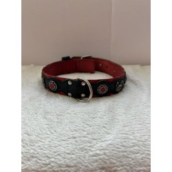 Collier noir et rouge avec pins BF 2ème main