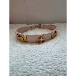 Collier rose clair avec pins dorés 2ème main