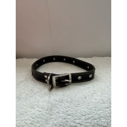 Collier noir avec pins os et chiens argentés 2ème main