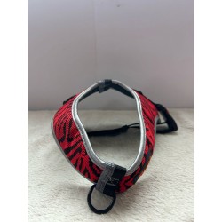 Harnais rouge avec traits noirs 2ème main